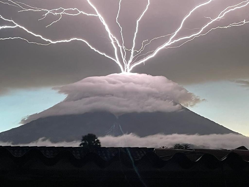 Rayo Volcan en Guatemala